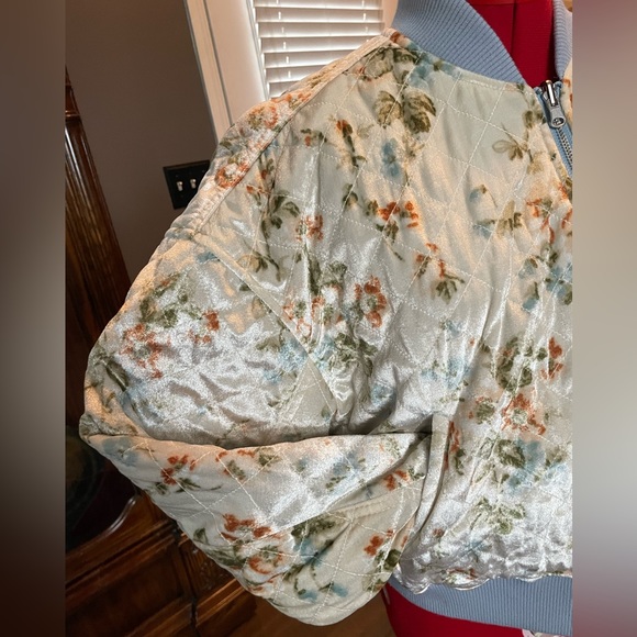 Urban Outfitters Quilted Floral Jacket, Sky Blue Size S Never Worn! - Picture 12 of 13